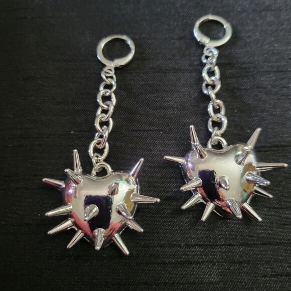 Silver 3D spiked heart gothic  dangle earrings - Picture 1 of 4